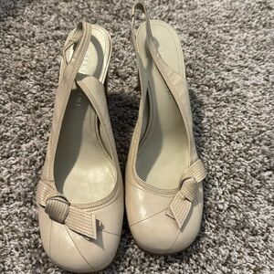 Gianni Bini cream sling back heels with knot bow